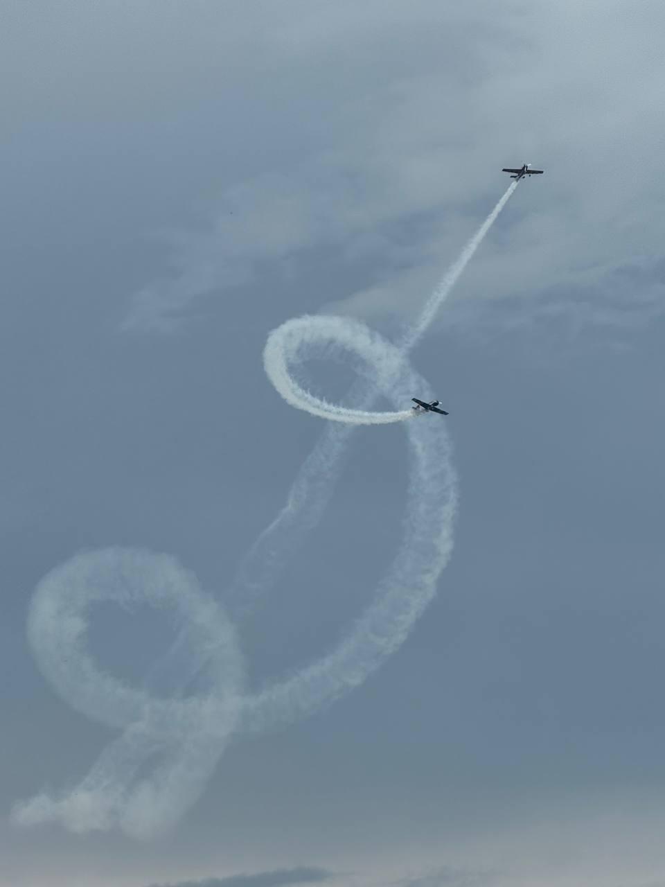 Фото В Новосибирске завершилось грандиозное авиашоу: завораживающие кадры самолётов и вертолётов в небе 27